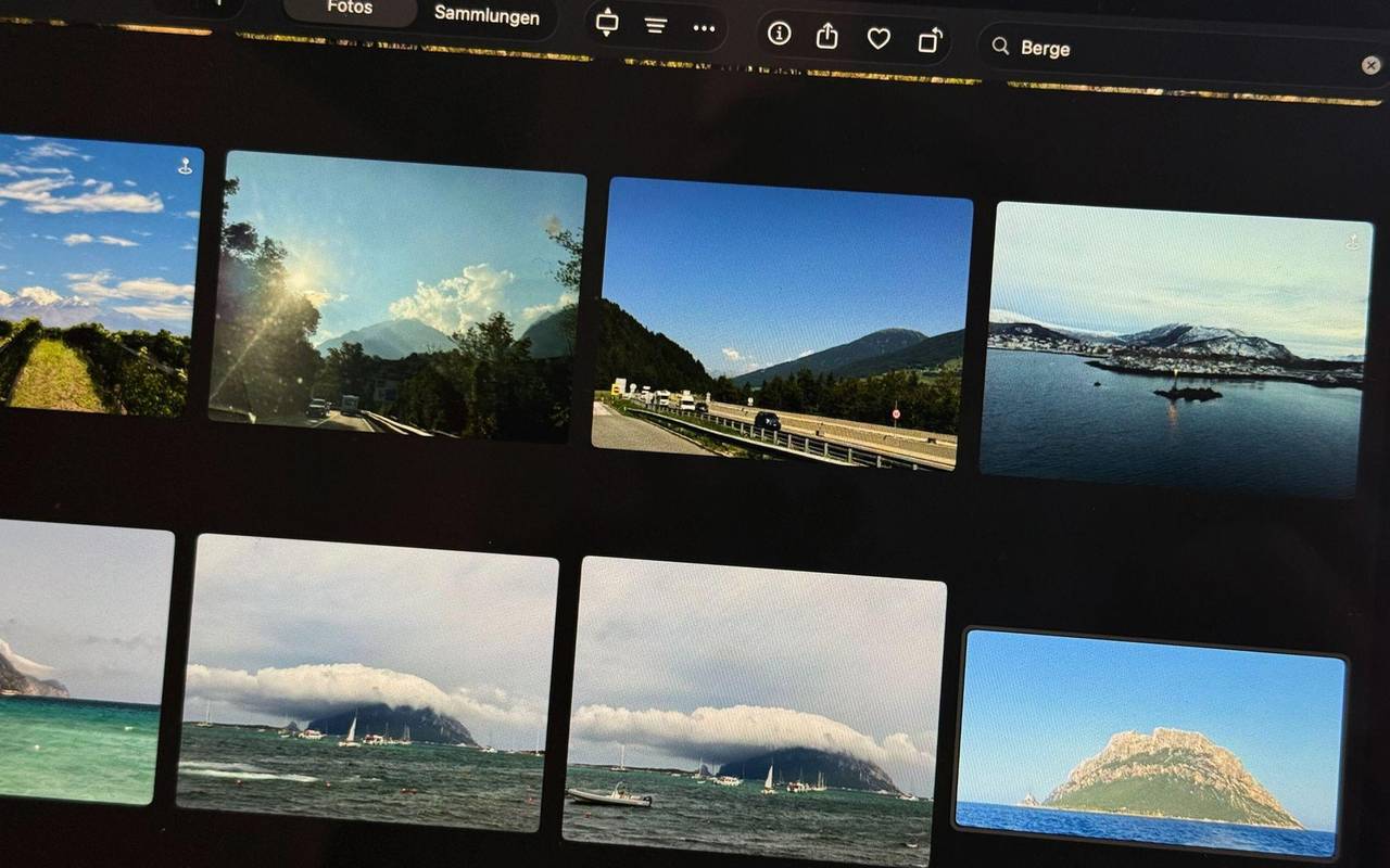 Fotos sind auf dem Display eines Mac zu sehen