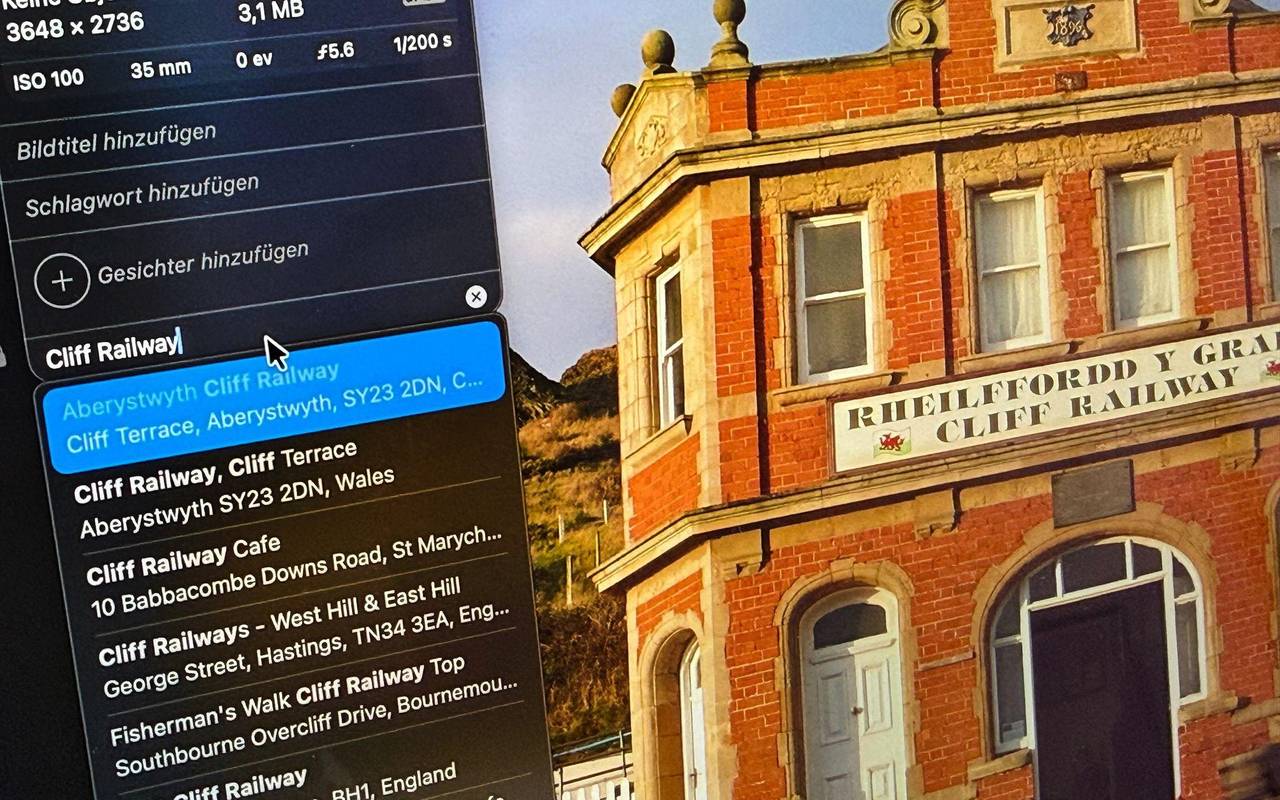 Metadaten eines Bildes sind auf dem Display eines Mac zu sehen