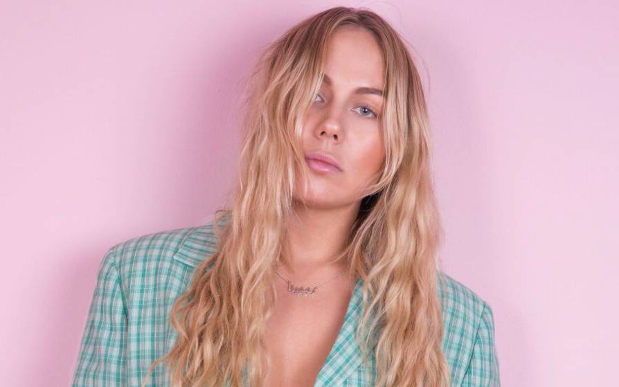 Tomine Harket – Sit On My Face