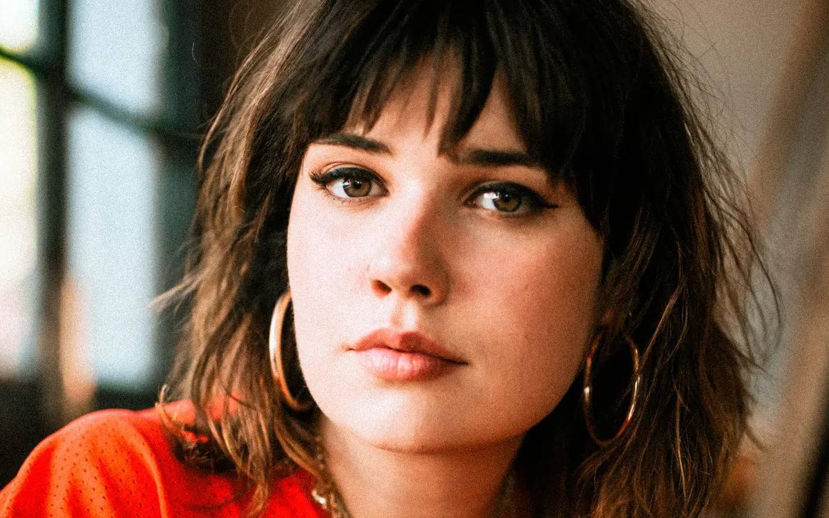 Lily Moore – Beautiful Lie