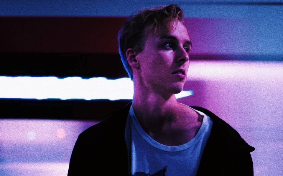 LUNER – Tape To Skin