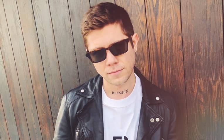 Matvey Emerson feat. Mathew V – Slipping Through