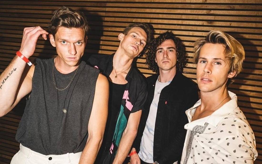 Ofenbach feat. FAST BOY – Love Me Now