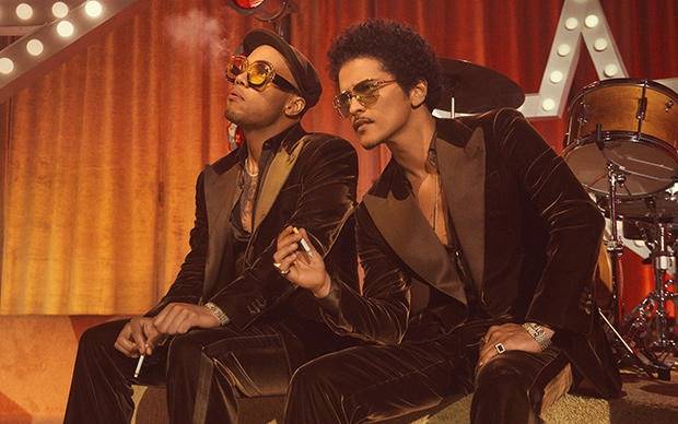 Silk Sonic – Smoking Out The Window